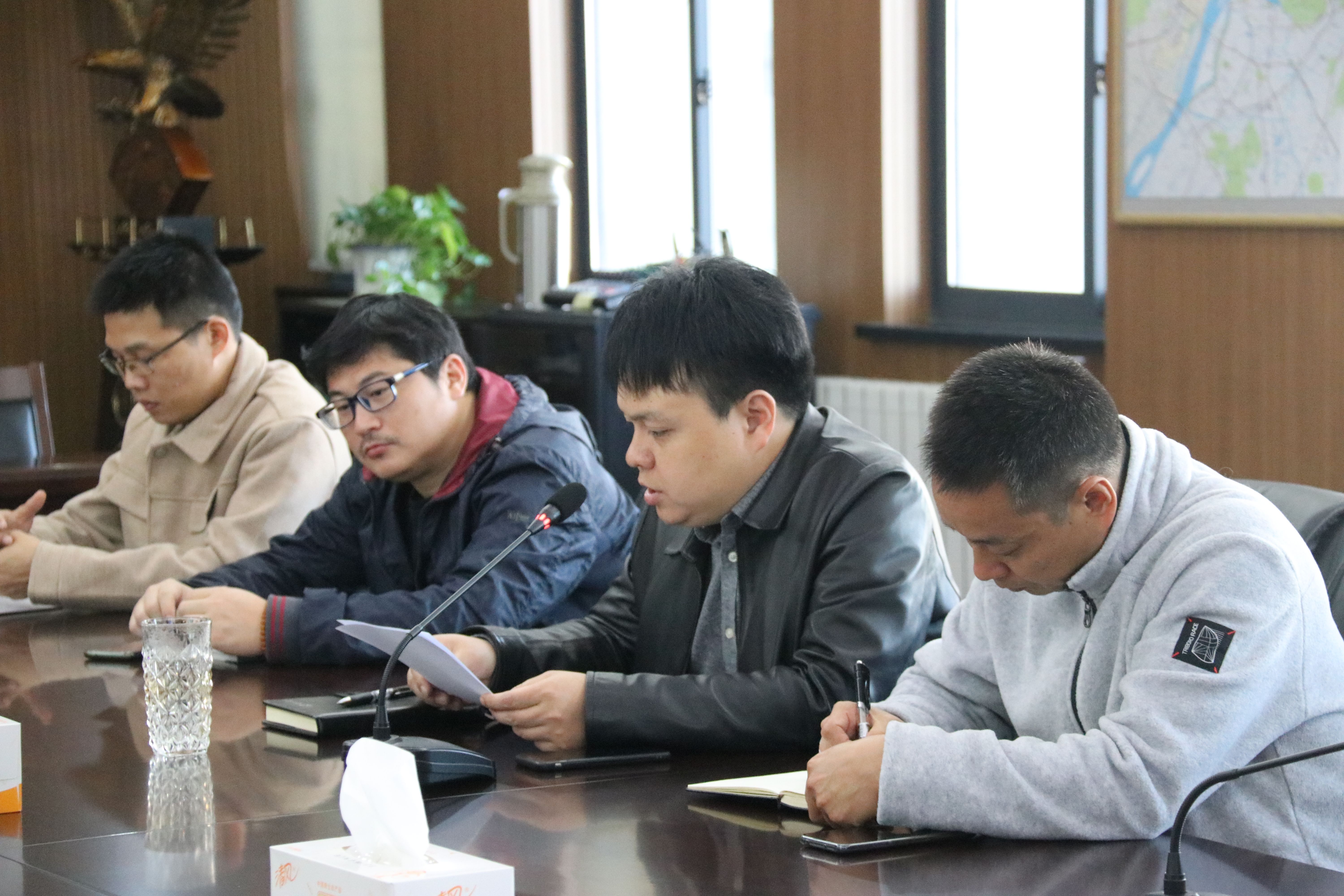 果博官网集团邀请《新江北报》编辑指导新闻宣传工作