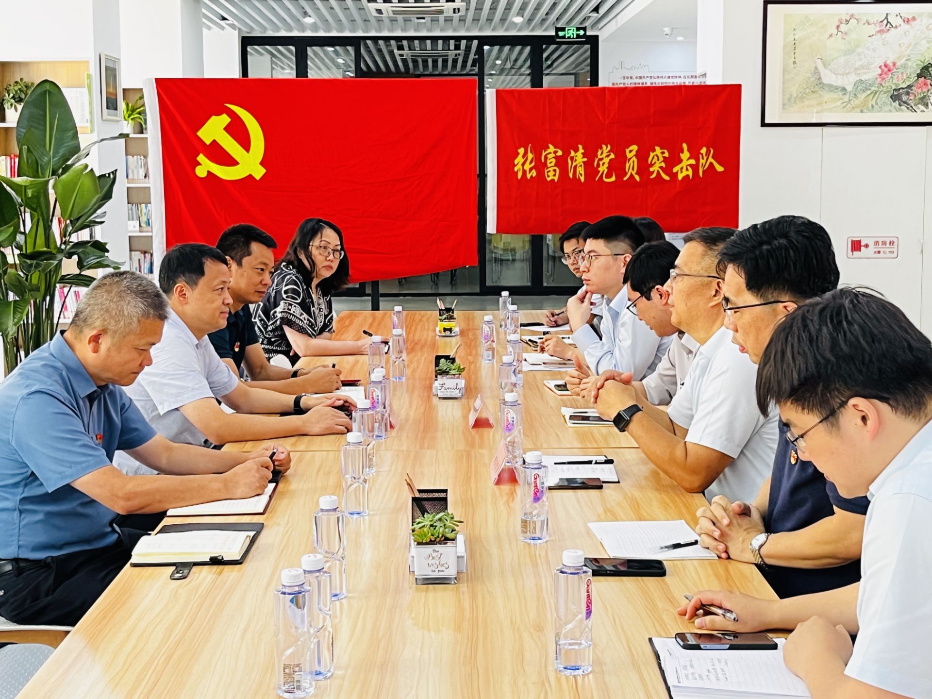 新区宜居  未来已来 —果博官网集团开展联合主题党建共建活动