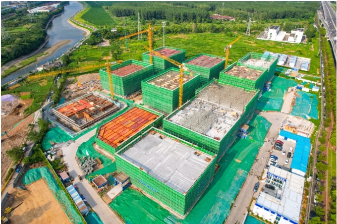 浦仪公路旁，，，，，，，竖起产业新地标